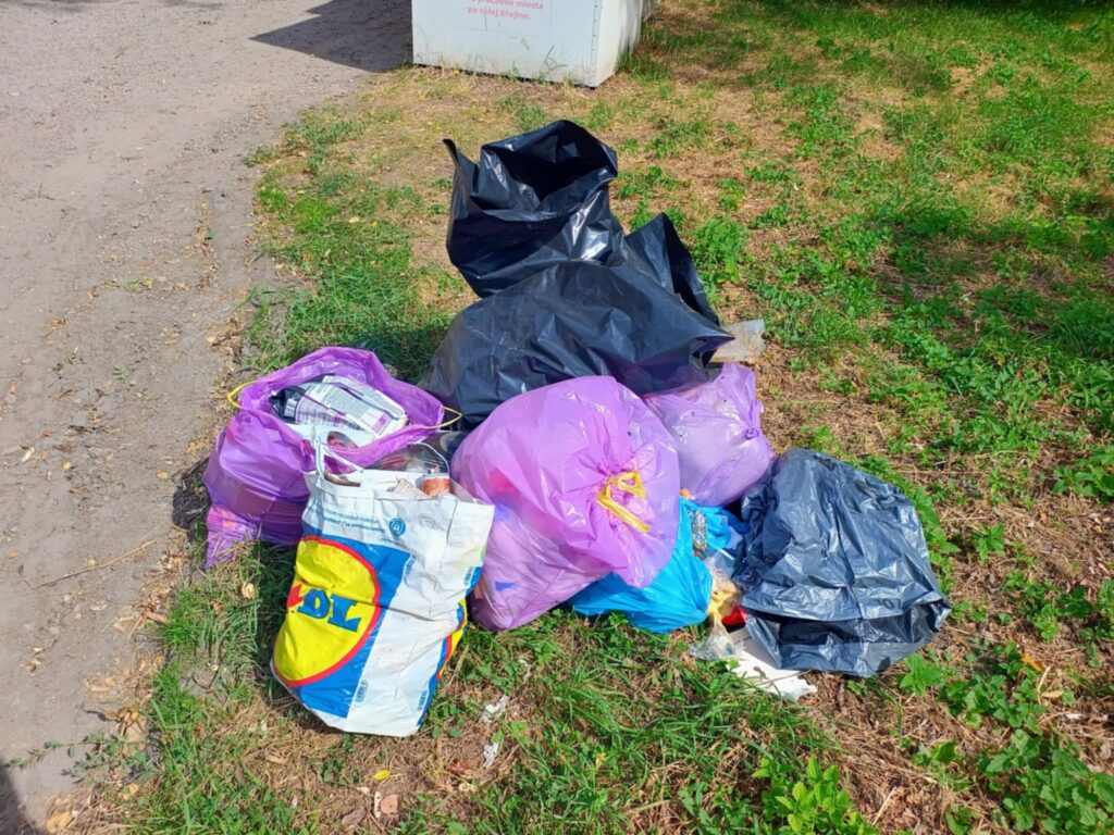 Upozornenie – spaľovanie a odkladanie odpadov